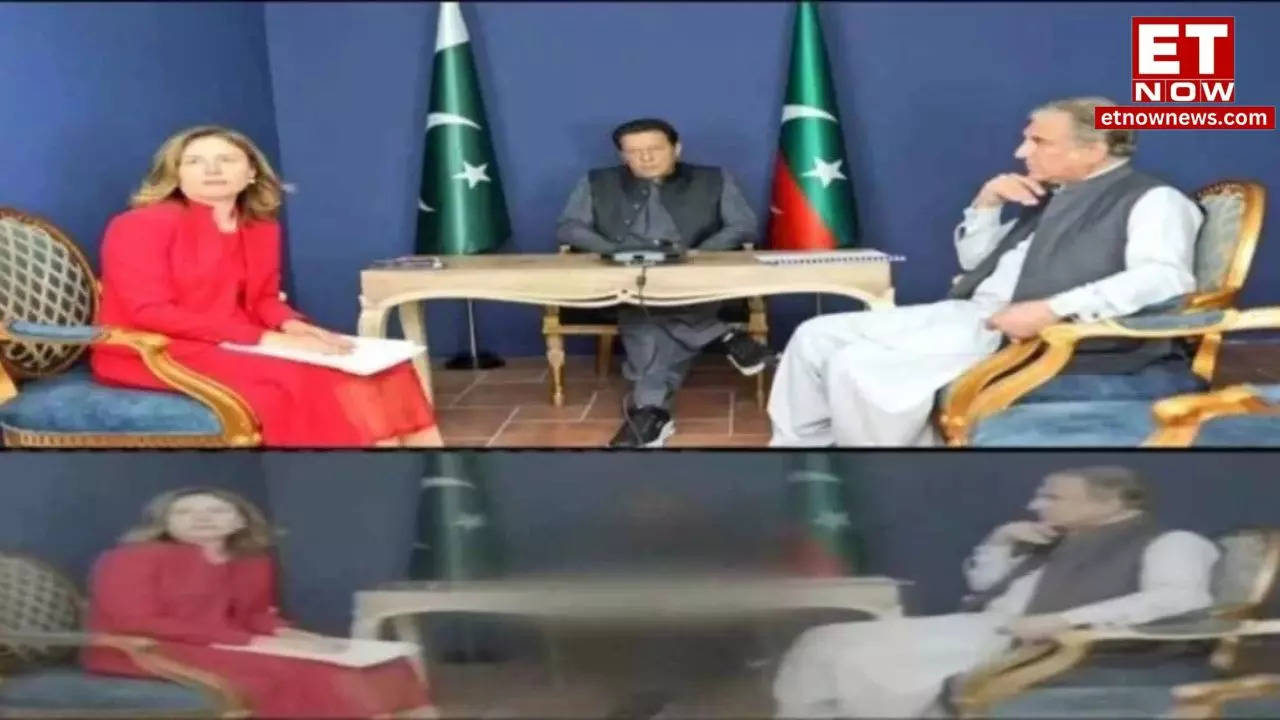 Undeclared dictatorship Angry netizens share pics as Pakistani media blurs former PM Imran Khan during live broadcast know all details