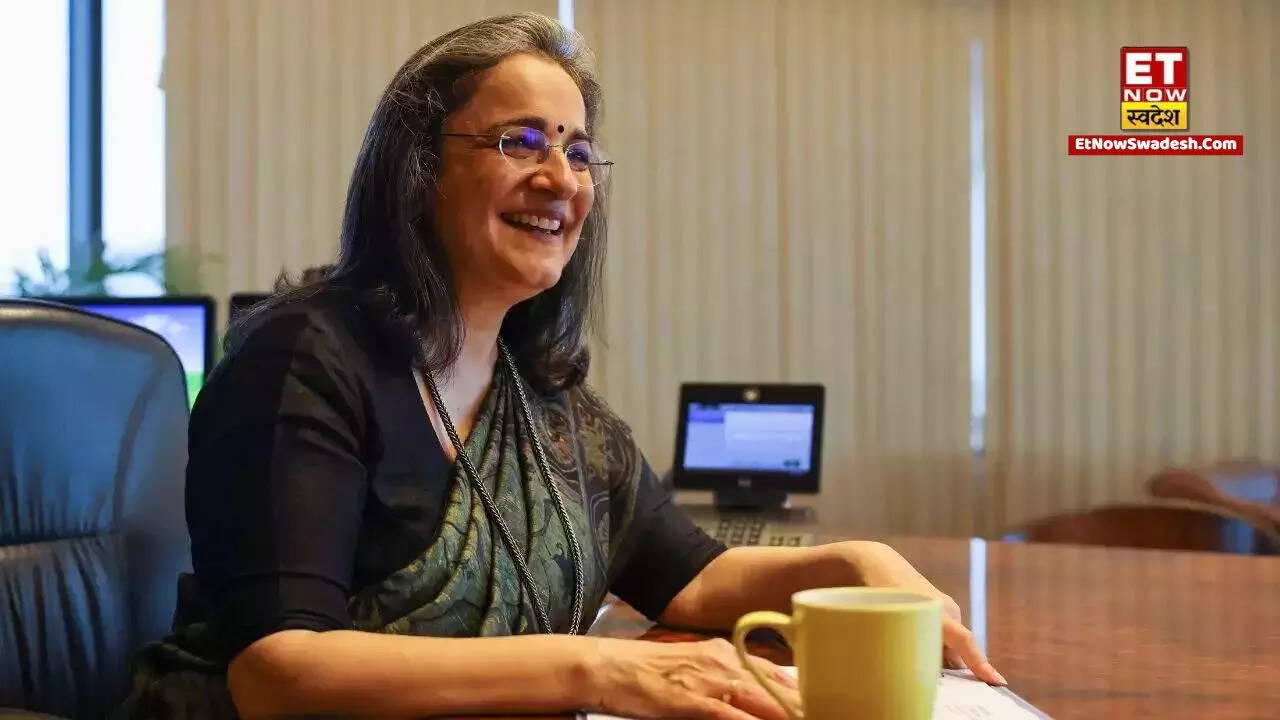 Madhabi Puri Buch सेबी चीफ ने मांगी पेशी से छूट, PAC की मीटिंग स्थगित