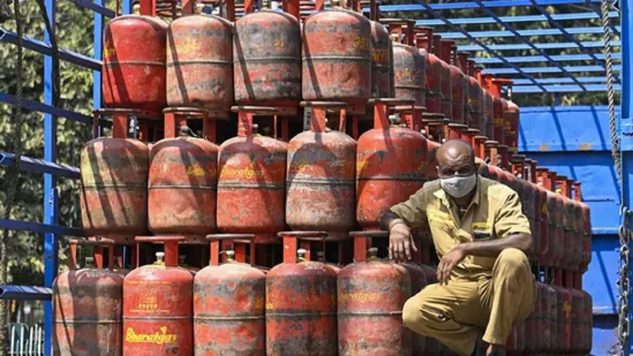 Commercial LPG cylinder prices slashed! Check the latest Delhi retail